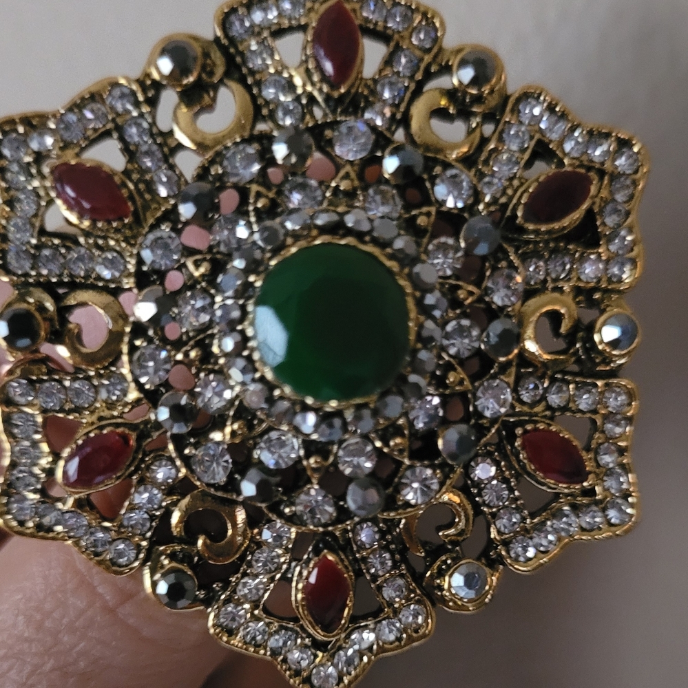 Turkish Vintage Style Brooch Pin.5cm tall 5cm wide.